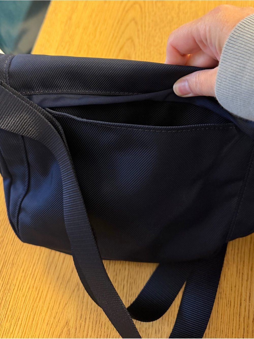 lululemon athletica Navy Crossbody Shoulder Bag - Picture 4 of 6